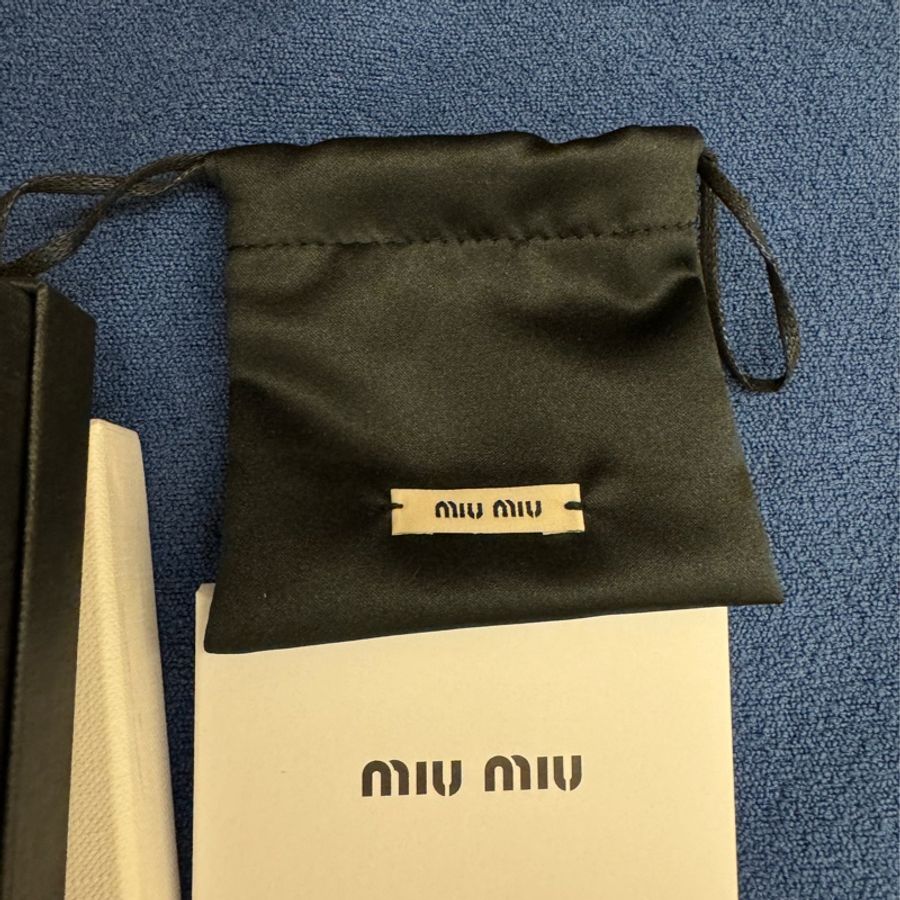 MIUMIU 鈕扣款粉色耳環 琺瑯-2