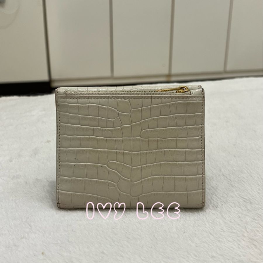 SAINT LAURENT 閃亮小牛皮鱷魚壓紋 Monogram Uptown 皮夾 白色復古短夾582296 二手精品-1