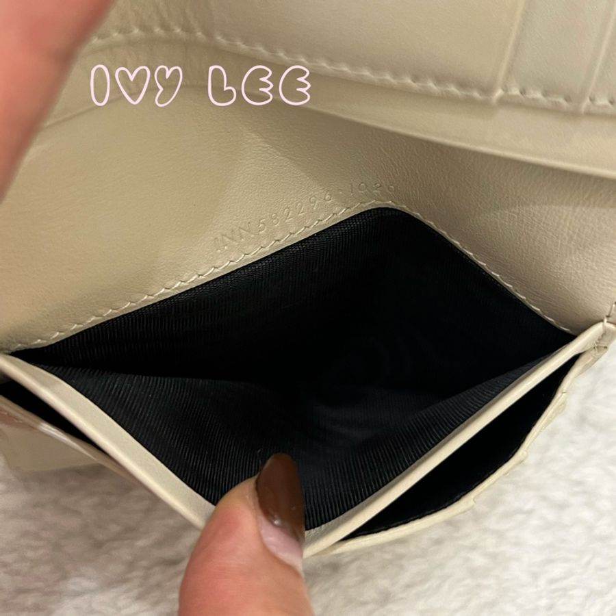 SAINT LAURENT 閃亮小牛皮鱷魚壓紋 Monogram Uptown 皮夾 白色復古短夾582296 二手精品-11