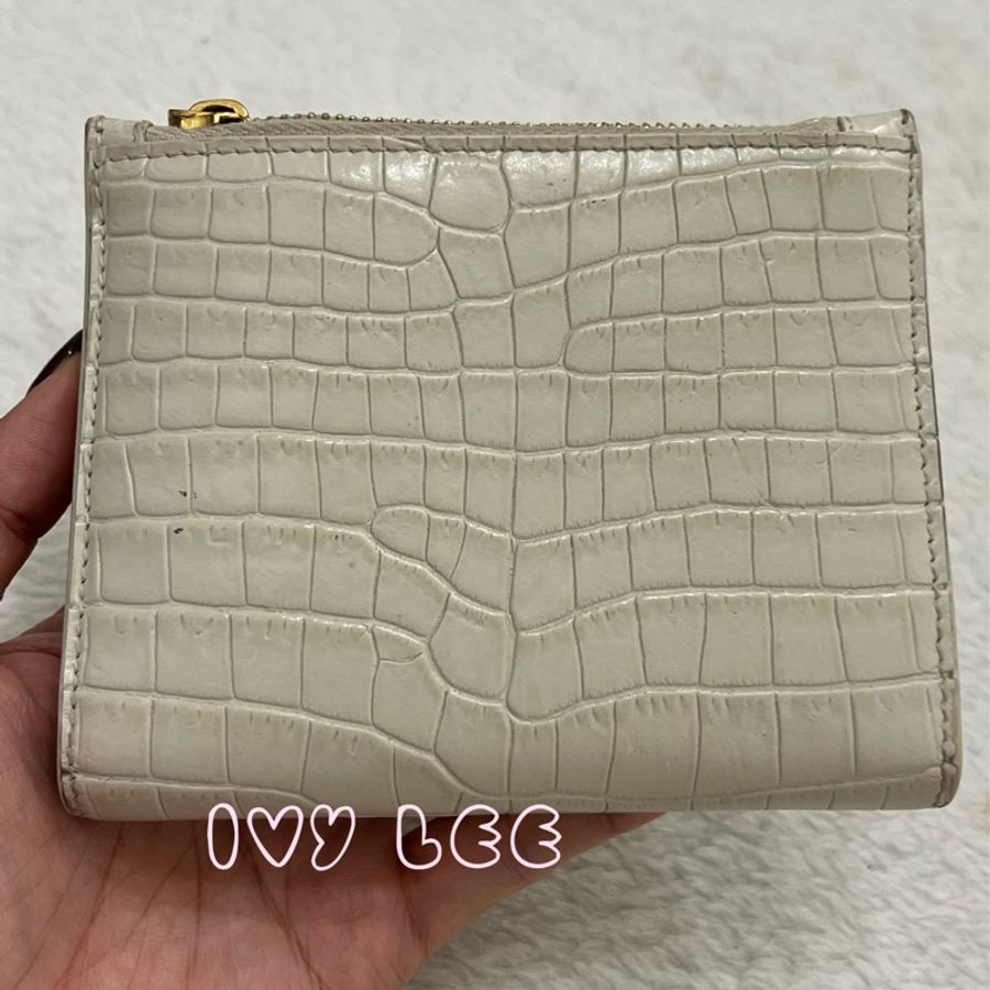 SAINT LAURENT 閃亮小牛皮鱷魚壓紋 Monogram Uptown 皮夾 白色復古短夾582296 二手精品-24