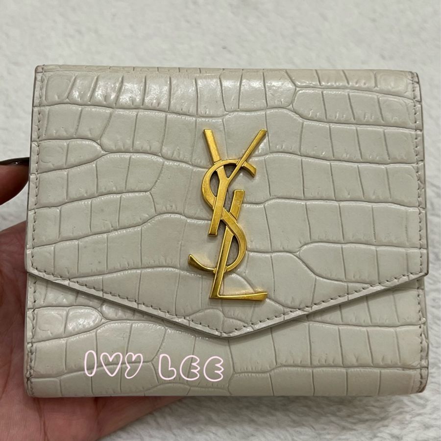 SAINT LAURENT 閃亮小牛皮鱷魚壓紋 Monogram Uptown 皮夾 白色復古短夾582296 二手精品-27