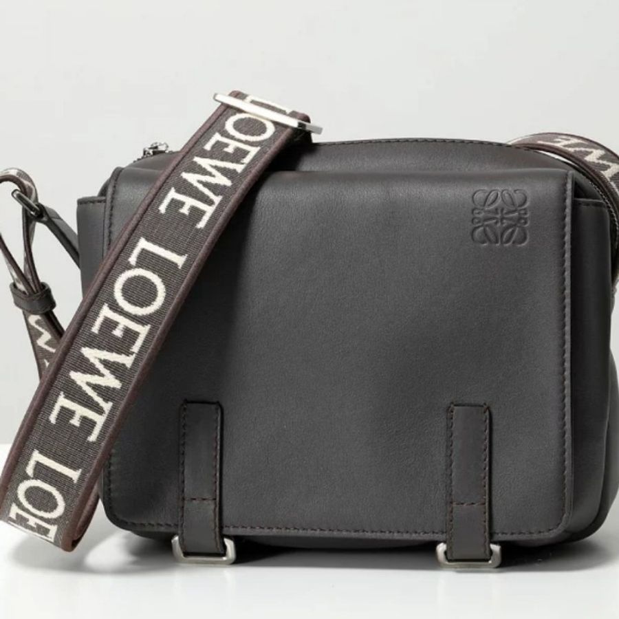 Loewe 深灰色
Military 郵差包 斜背包-0