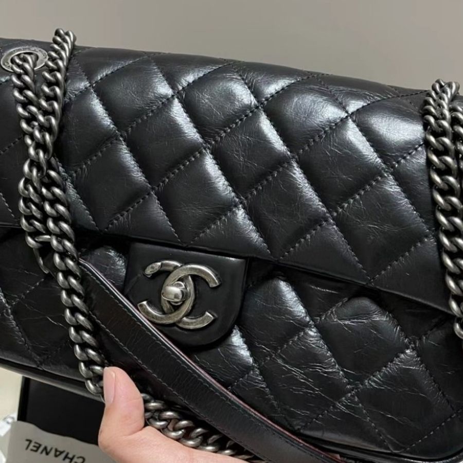 稀有限量款Chanel 油蠟牛皮easy coco cf黑銀 拉鍊 25cm-1