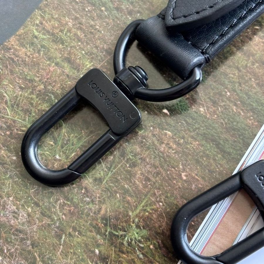 ::LOUIS VUITTON:: M82544 Alpha 可穿戴式錢包 黑色壓紋側背包-11