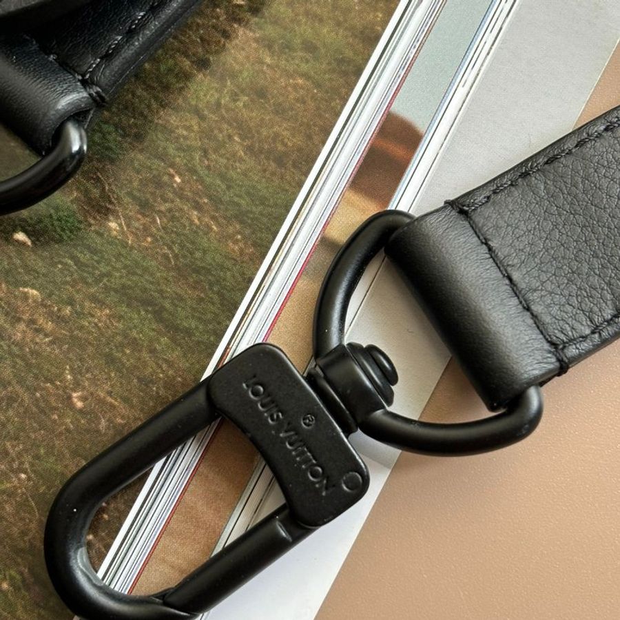 ::LOUIS VUITTON:: M82544 Alpha 可穿戴式錢包 黑色壓紋側背包-12