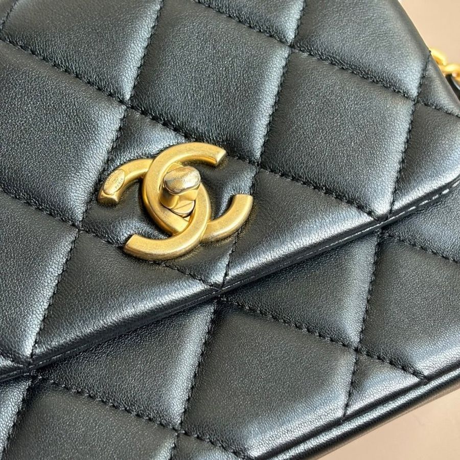::CHANEL:: AS2733 側邊立體字母 黑菱格 方形口蓋鏈包-1