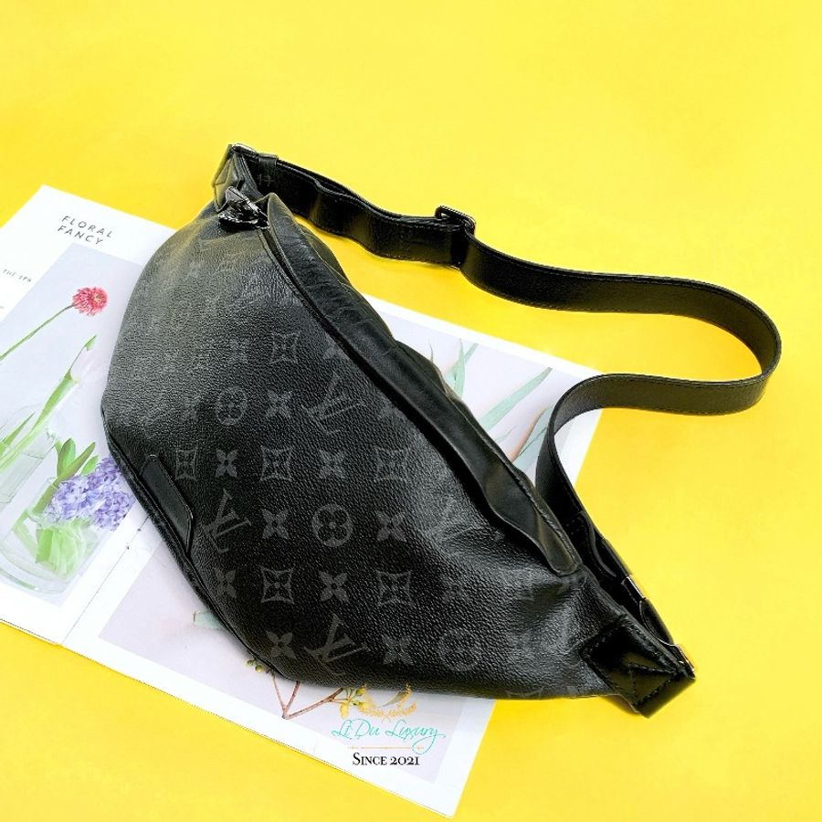 Louis Vuitton LV M46035 Discovery PM 黑灰字紋腰包-1