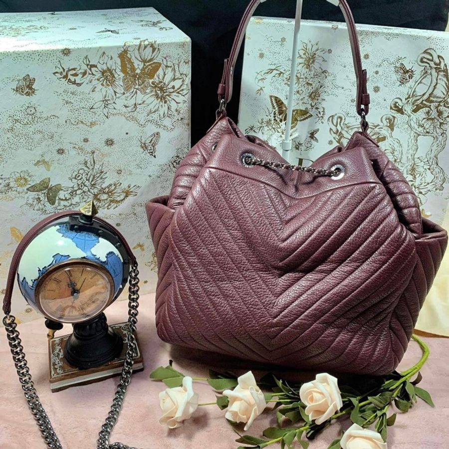 💥Chanel V紋雙C logo抽繩 鹿皮 酒紅色 水桶包(手提、側背、斜背)💥-3