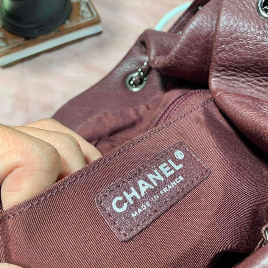 💥Chanel V紋雙C logo抽繩 鹿皮 酒紅色 水桶包(手提、側背、斜背)💥-43