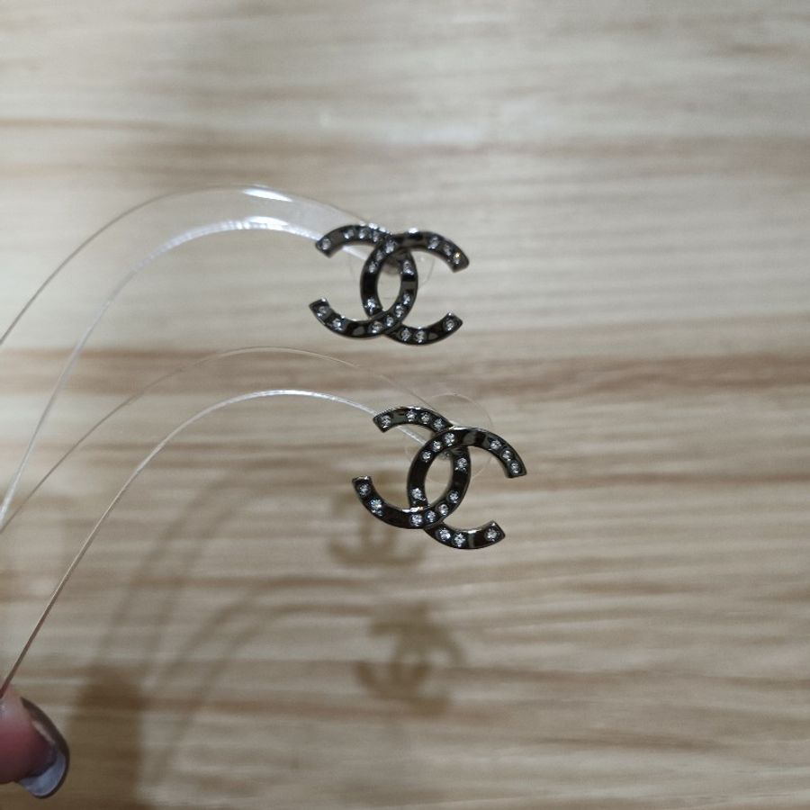 24K黑銀水鑽耳環 算是一款經典百搭又不撞款的香奈兒耳環-9