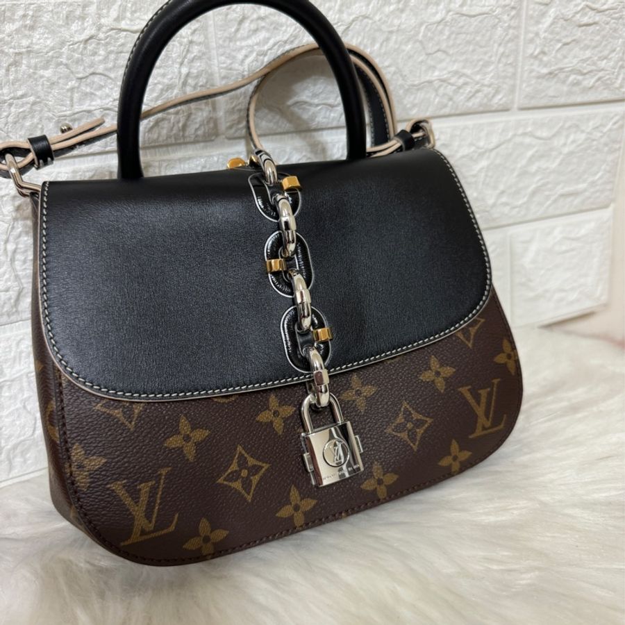 LV CHAINIT 限量走秀款 老花拼黑色 鎖頭包-2