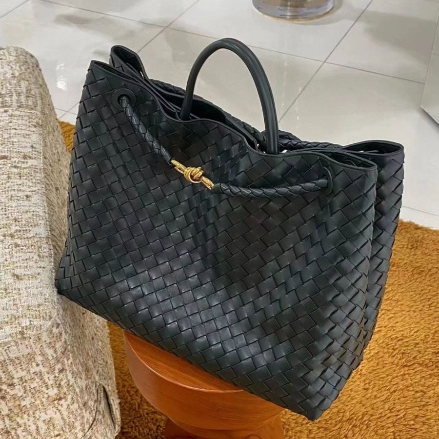 Bottega Veneta 766019 Andiamo 大款編織小羊皮包 黑色《當季專櫃正售★全新商品 》-4