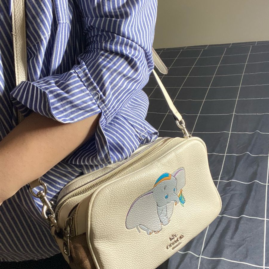 COACH x Disney 91118 迪士尼聯名款小飛象相機包-9
