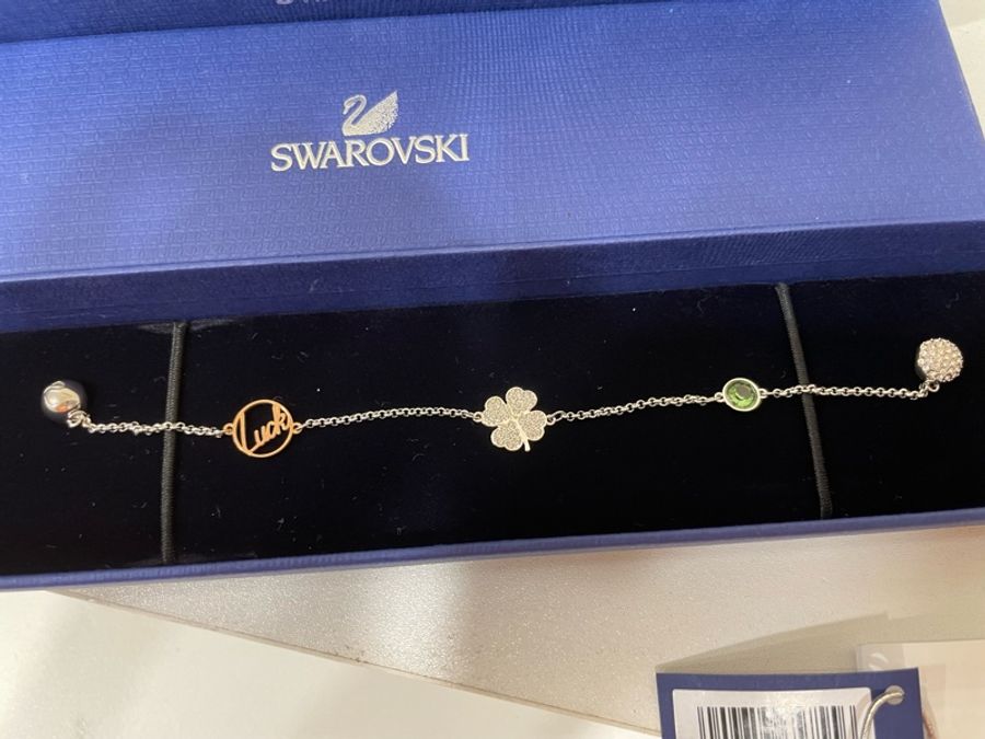 SWAROVSKI 施華洛世奇Remix 四葉草lucky手鍊 磁扣式手鍊5365755-0