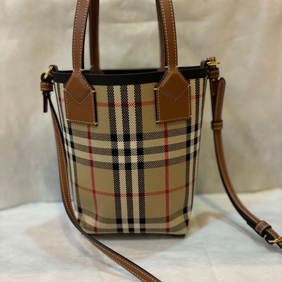 BURBERRY迷你水桶包-1
