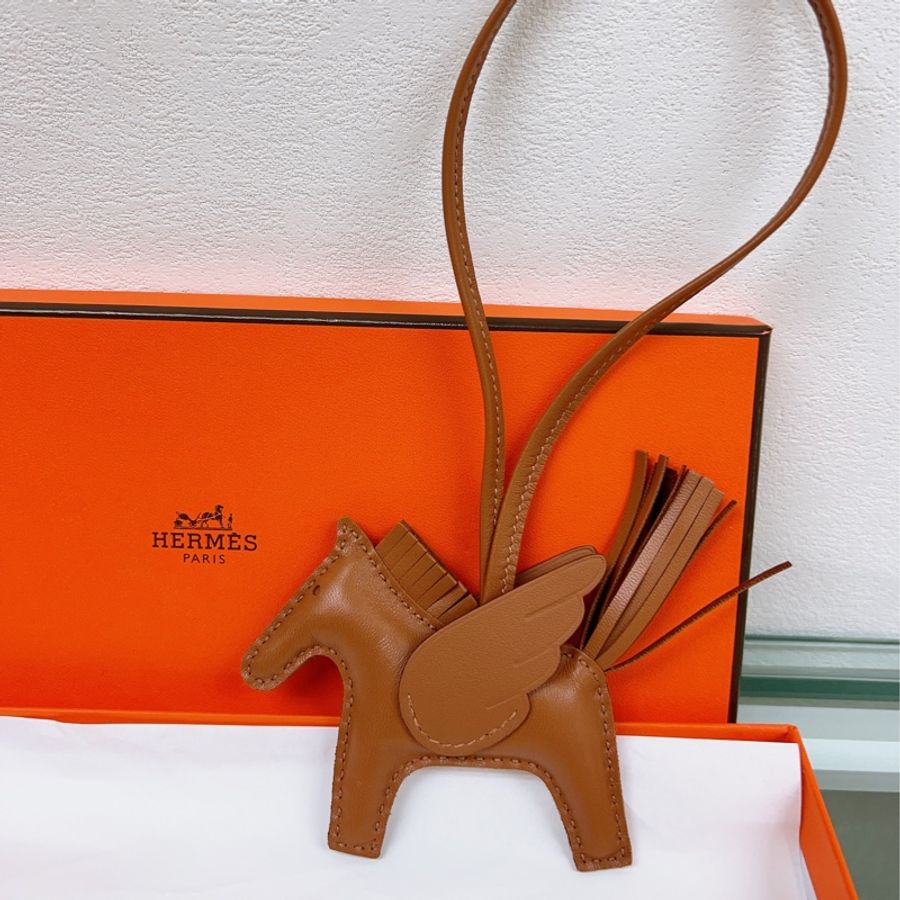 全新✨Hermes rodeo pegase 金棕色飛馬包包吊飾-0