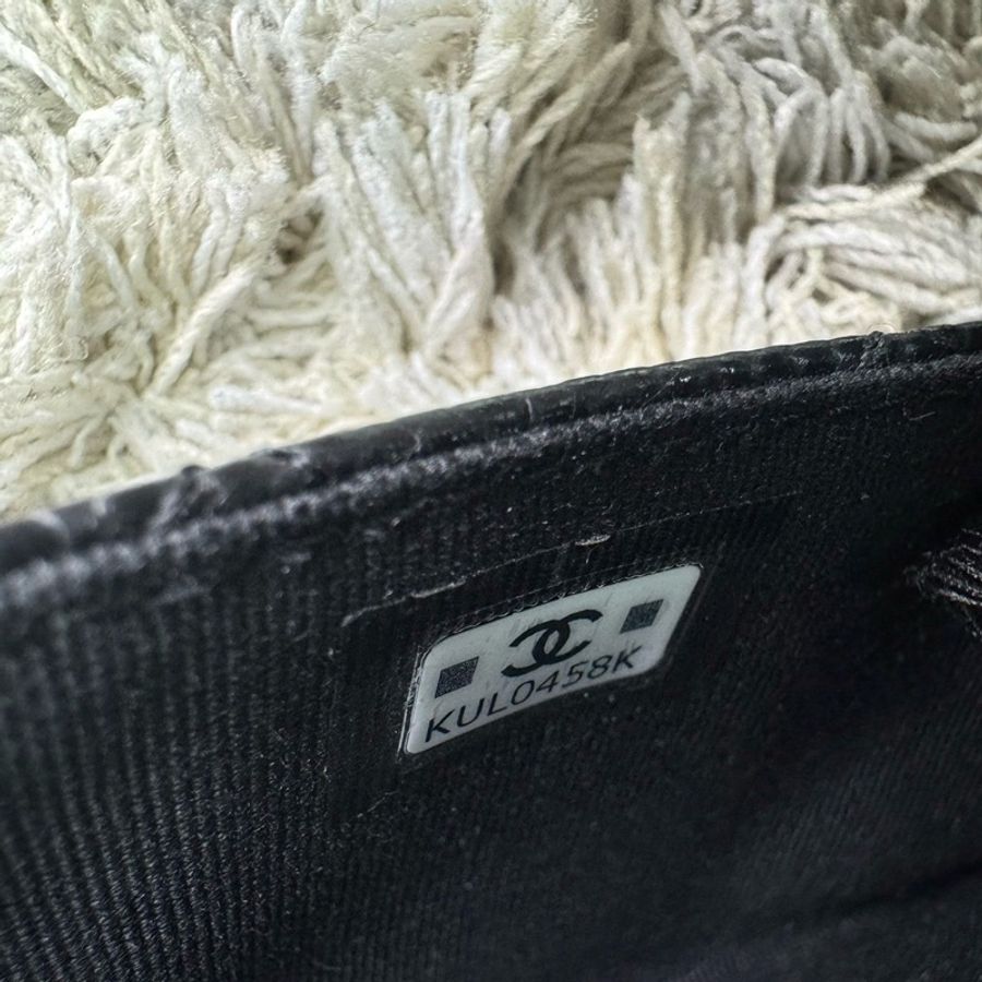 CHANEL 經典雙C金屬菱紋荔枝牛皮翻蓋零錢包 黑金-9