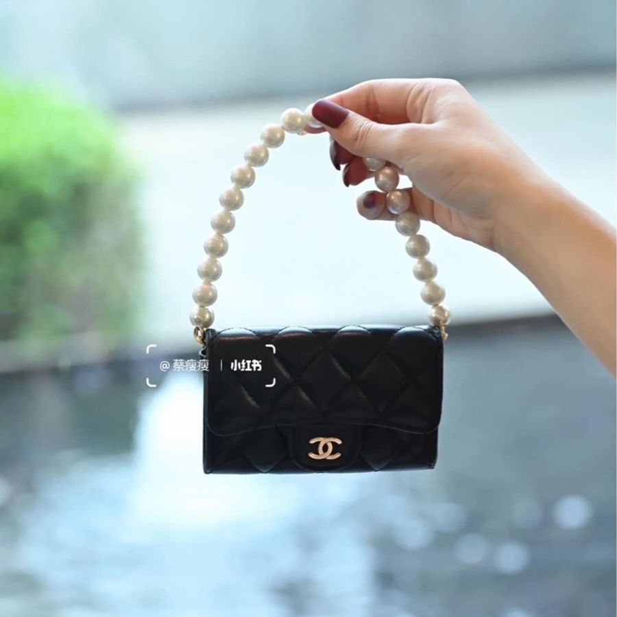 CHANEL 經典雙C金屬菱紋荔枝牛皮翻蓋零錢包 黑金-28
