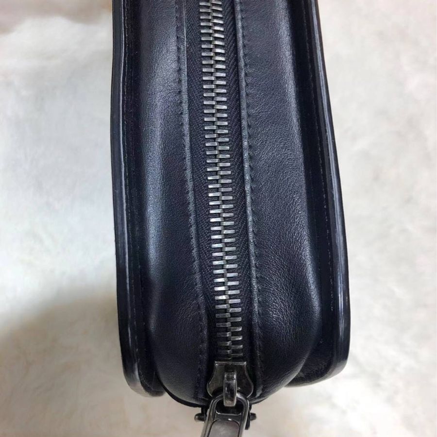 fendi 芬迪 郵差包 黑色壓印經典FF logo O483-3