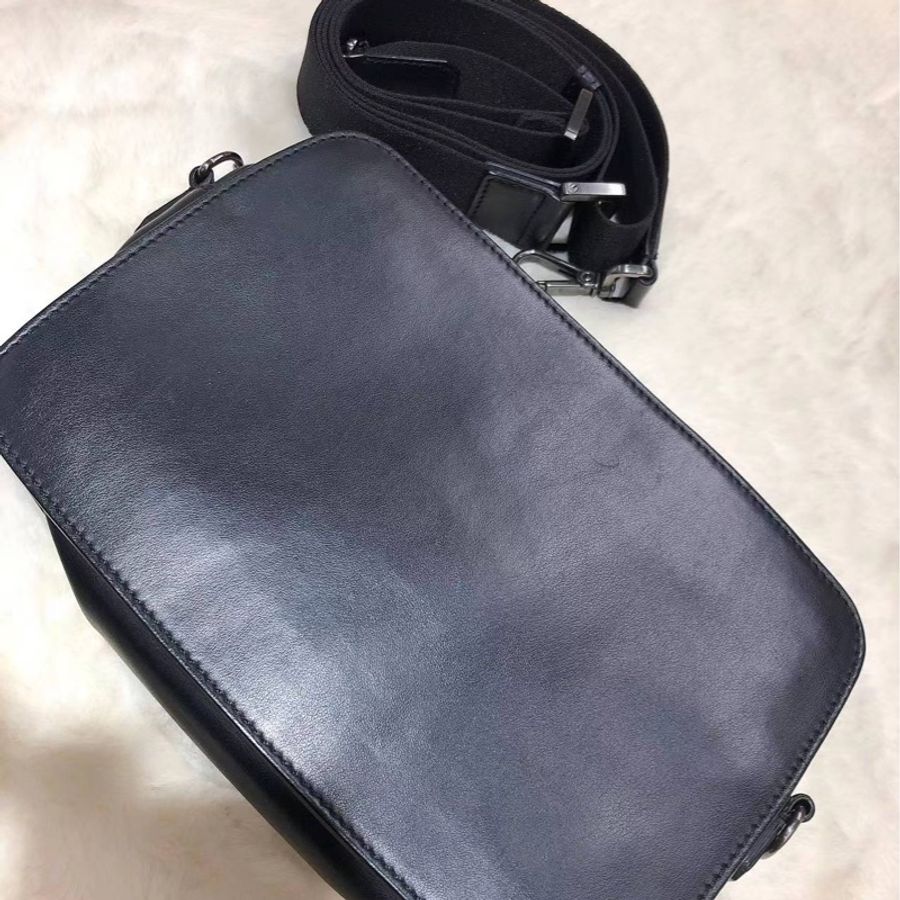 fendi 芬迪 郵差包 黑色壓印經典FF logo O483-9