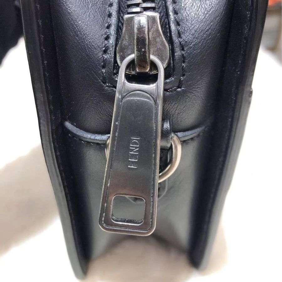 fendi 芬迪 郵差包 黑色壓印經典FF logo O483-16