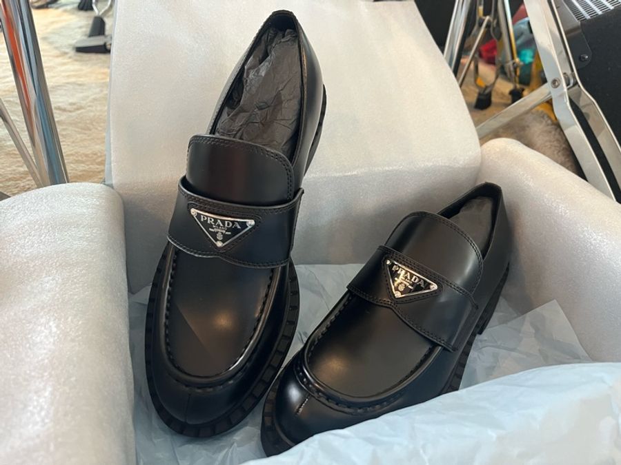 Prada 樂福鞋,全新未穿,好搭配的單品,尺寸39,38寬腳板可以-0