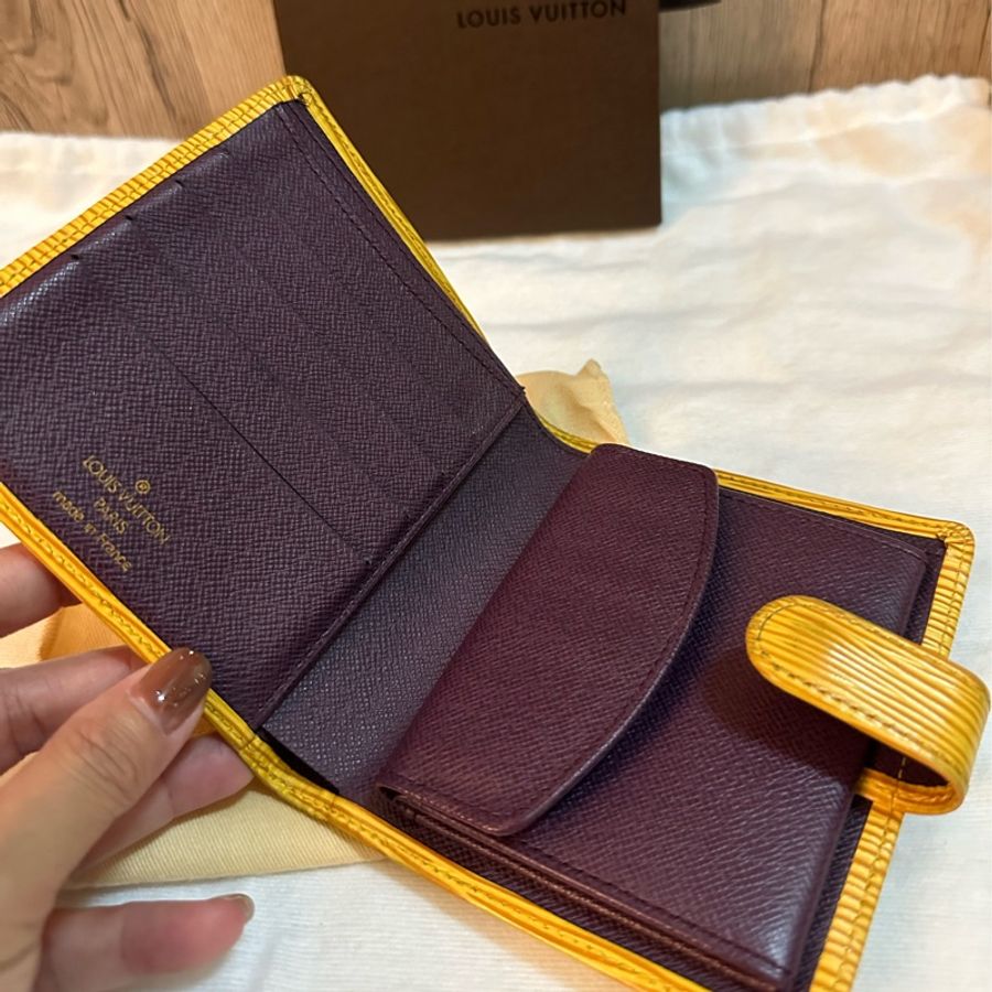 專櫃正品 LOUIS VUITTON EPI 水波紋 黃紫色 短夾-6