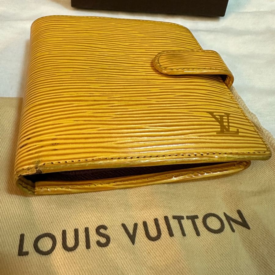 專櫃正品 LOUIS VUITTON EPI 水波紋 黃紫色 短夾-8
