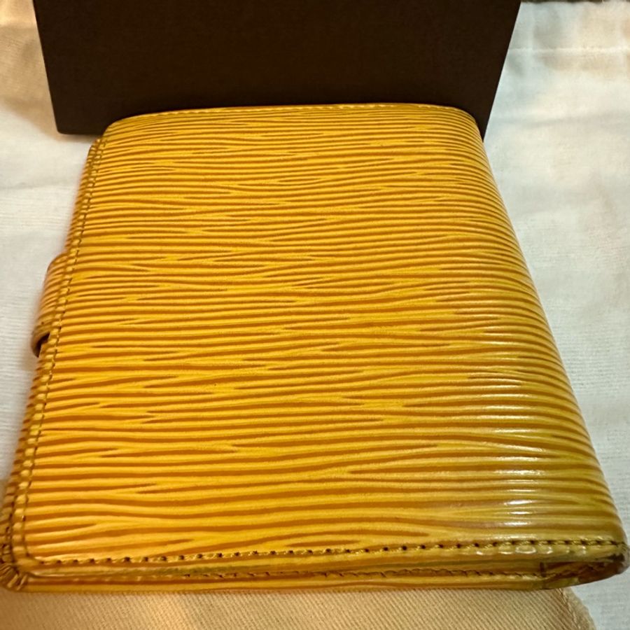 專櫃正品 LOUIS VUITTON EPI 水波紋 黃紫色 短夾-10