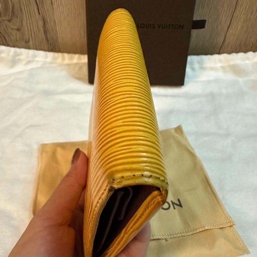 專櫃正品 LOUIS VUITTON EPI 水波紋 黃紫色 短夾-13