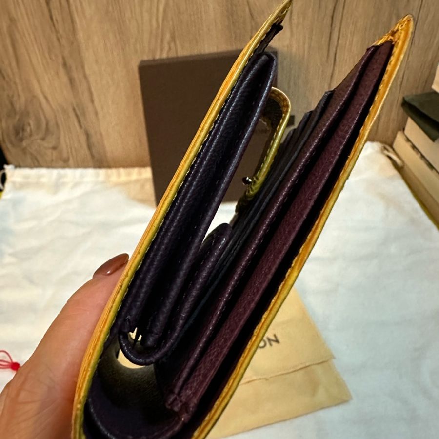 專櫃正品 LOUIS VUITTON EPI 水波紋 黃紫色 短夾-16