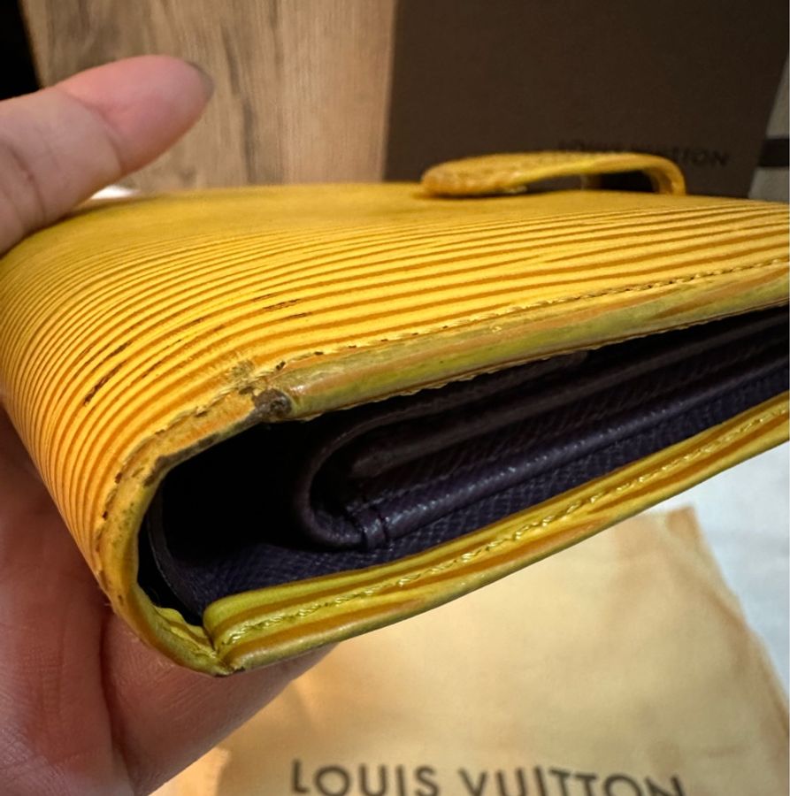 專櫃正品 LOUIS VUITTON EPI 水波紋 黃紫色 短夾-18