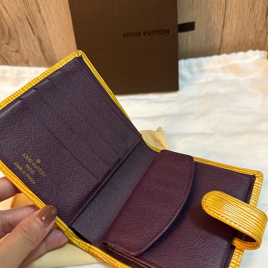 專櫃正品 LOUIS VUITTON EPI 水波紋 黃紫色 短夾-20