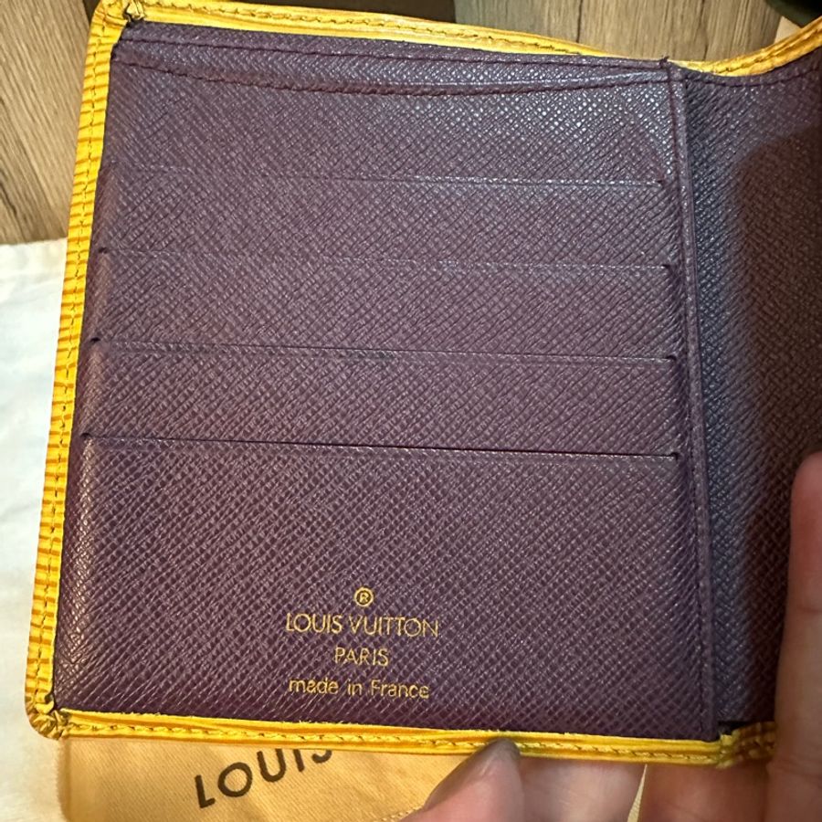 專櫃正品 LOUIS VUITTON EPI 水波紋 黃紫色 短夾-23