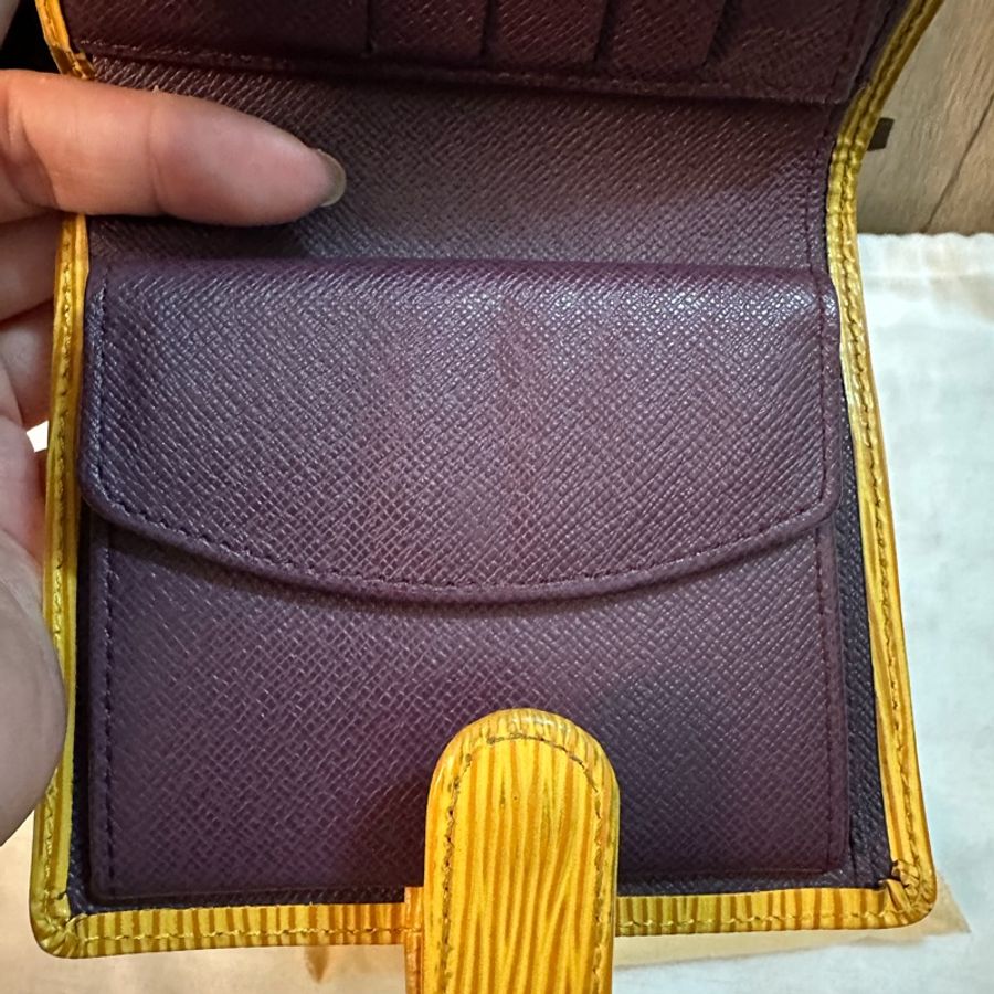 專櫃正品 LOUIS VUITTON EPI 水波紋 黃紫色 短夾-27