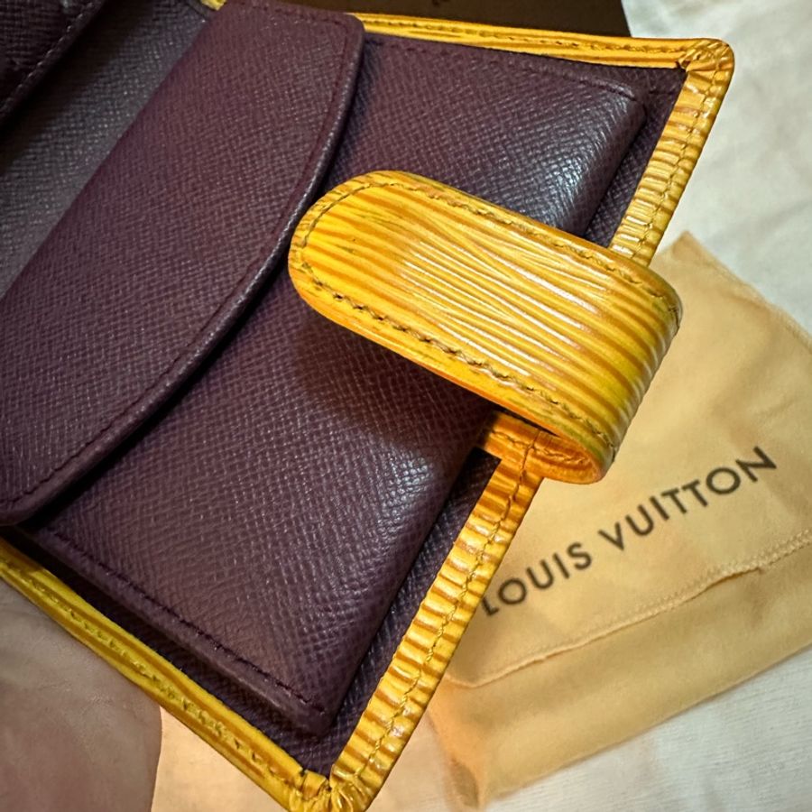 專櫃正品 LOUIS VUITTON EPI 水波紋 黃紫色 短夾-32