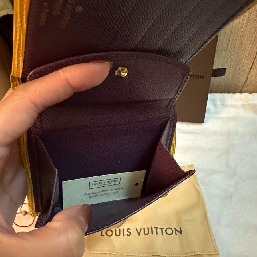 專櫃正品 LOUIS VUITTON EPI 水波紋 黃紫色 短夾-35