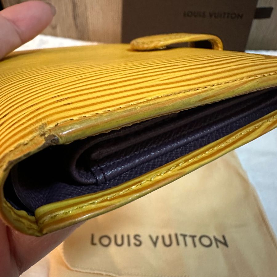 專櫃正品 LOUIS VUITTON EPI 水波紋 黃紫色 短夾-39