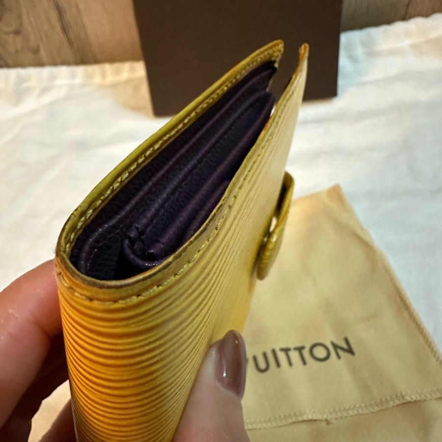 專櫃正品 LOUIS VUITTON EPI 水波紋 黃紫色 短夾-40