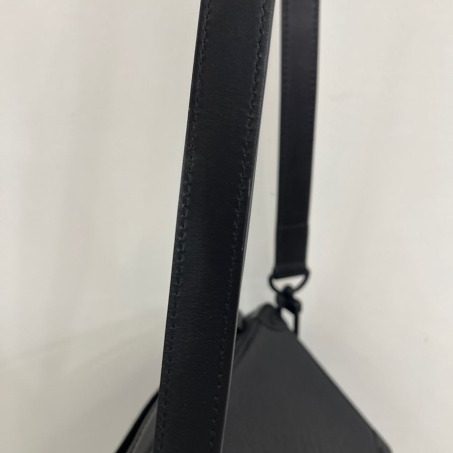 LV 黑牛皮壓紋Soft Trunk斜背包M59163-12