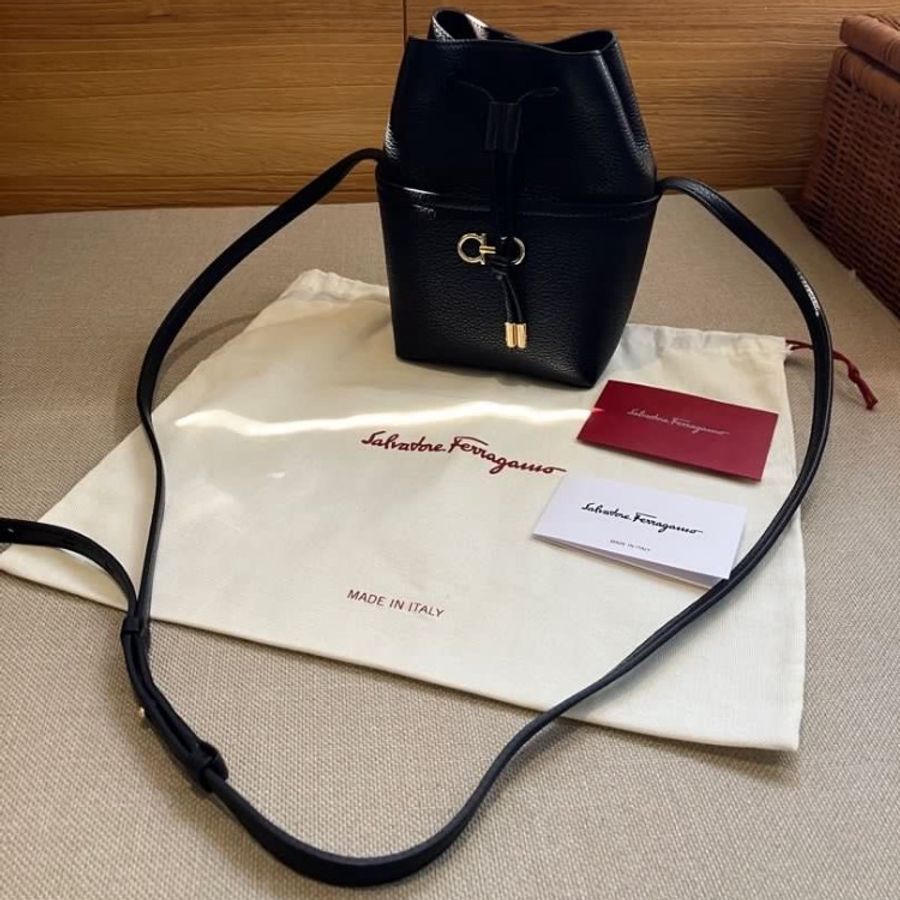 Salvatore Ferragamo 斜背包-0