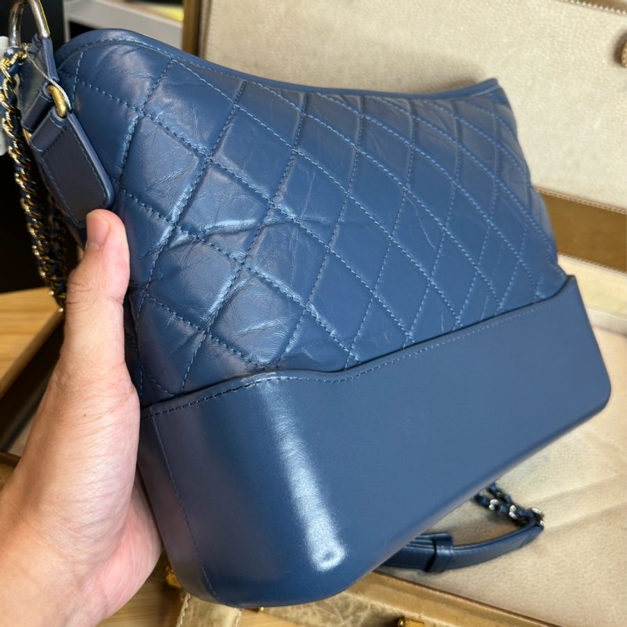 狂降‼️CHANEL Gabrielle星空藍小牛皮/中款流浪包🩵💙夯款超值-1