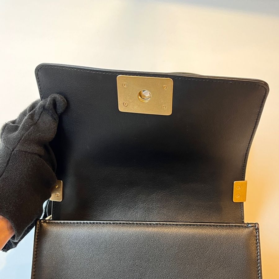 Chanel 黑金羊皮 leboy 20cm-17