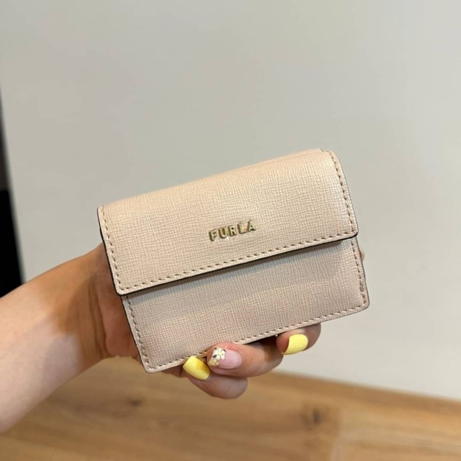 FURLA BABYLON金屬字母LOGO 芭蕾粉 十字紋 荔枝皮 3卡雙扣式 三折短夾 皮夾 錢包-3