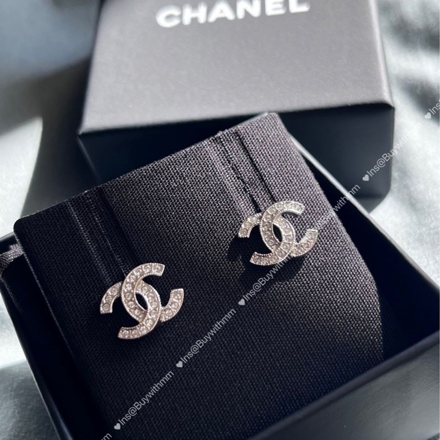 ⭐️賣場有滿額折扣⭐️ Chanel最經典的水鑽雙C耳環(銀色)-1
