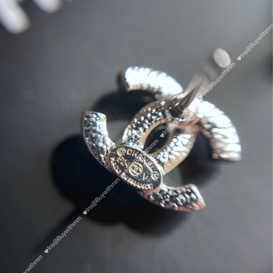 ⭐️賣場有滿額折扣⭐️ Chanel最經典的水鑽雙C耳環(銀色)-3