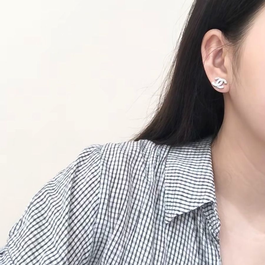 ⭐️賣場有滿額折扣⭐️ Chanel最經典的水鑽雙C耳環(銀色)-5