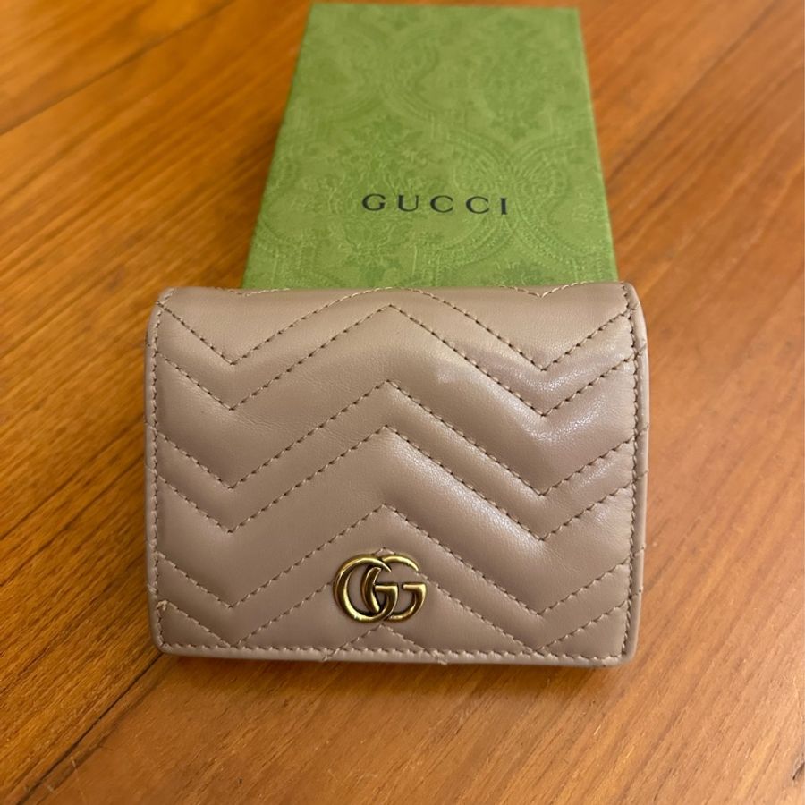 GUCCI 藕粉MARMONT釦式短夾-0