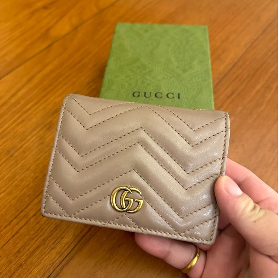 GUCCI 藕粉MARMONT釦式短夾-1