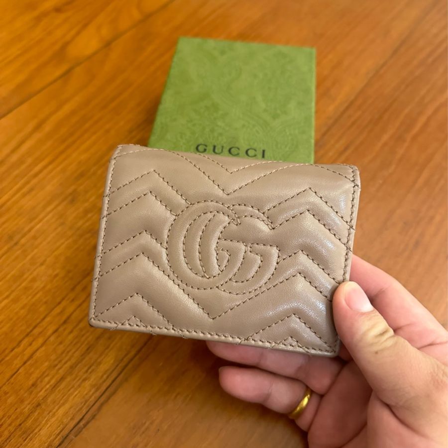 GUCCI 藕粉MARMONT釦式短夾-4